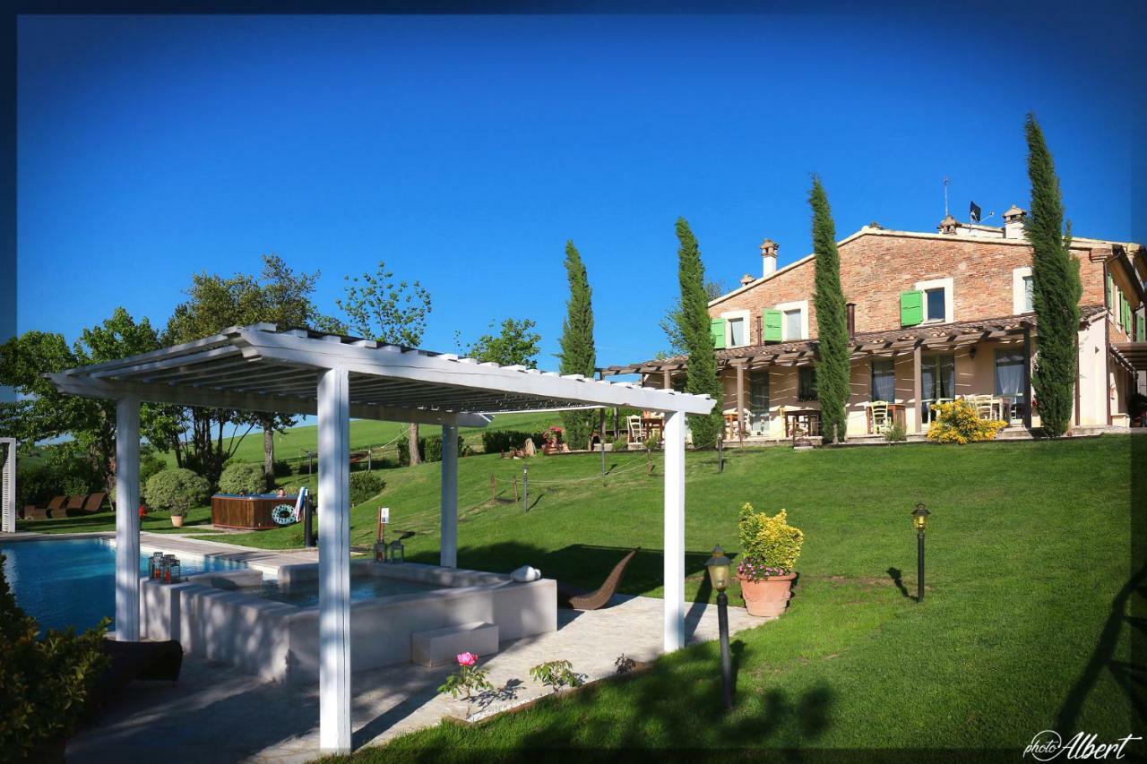 Le Maracla Country House เยซี ภายนอก รูปภาพ